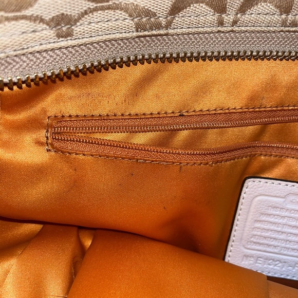 Coach Park Signature Cream and White Bag with side pockets and dust bag - Picture 12 of 15